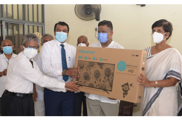 මුව ආවරණය ගැලවීමට අවස්ථාවක් නෑ ....(PHOTO) | Srilanka Health