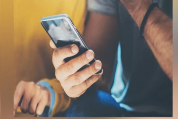 யாழ். ஆசிரியருக்கு வாட்ஸ்அப்பில் வந்த ஆபாச படங்கள் ; மாணவி ஒருவரின் தந்தை நைப்புடைப்பு