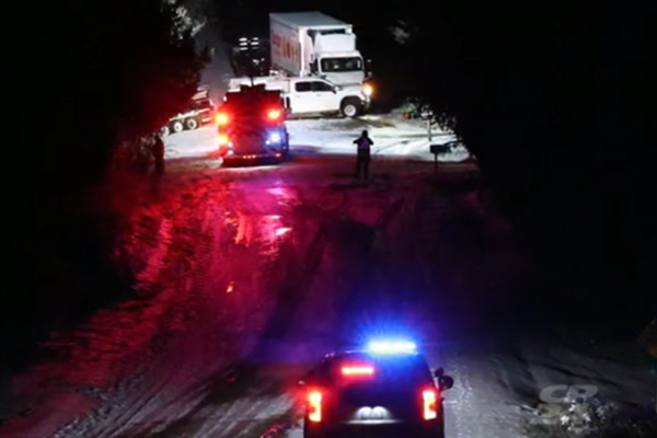 கனடாவில் விபத்தில் சிக்கி தீயணைப்பு வீரர்கள் காயம் | 3 Firefighters Struck By Vehicle While Responding கனடாவில் விபத்தில் சிக்கி தீயணைப்பு வீரர்கள் காயம் | 3 Firefighters Struck By Vehicle While Responding
