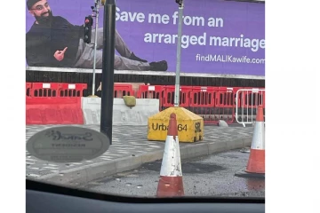 கேர்ள் ஃபிரண்ட் தானே பாய்ஸின் பூஸ்ட் அல்லவா : ஊரு முழுக்க பேனர் வைத்து வைரலான இளைஞர் !