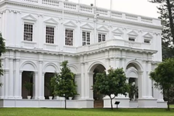 ජනපති  නිවසින් තවත් දෙයක් සොරාගත් පුද්ගලයෙකට සිදු වූ දේ...