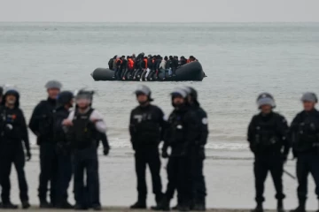 சிறுபடகுகளைக் கட்டுப்படுத்த பிரான்ஸ் அதிகாரிகளால் முடியவில்லை: பிரித்தானியா குற்றச்சாட்டு