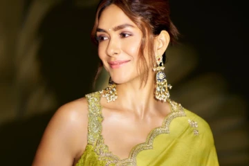 நடிகை மிருனாள் தாகூர் சேலையில் அழகிய போட்டோஷூட்