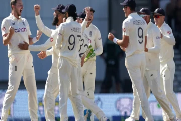 இங்கிலாந்து வீரர்களை அவமானப்படுத்திய பயிற்சியாளர் - கொந்தளிக்கும் ரசிகர்கள்