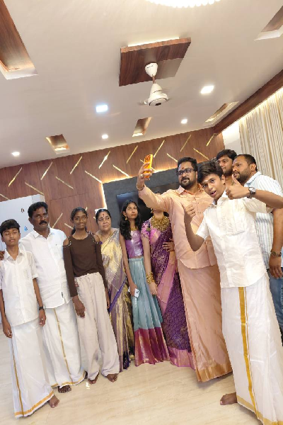 அட எதிர்நீச்சல் குணசேகரனுக்கு இப்படி ஒரு குடும்பம் இருக்கா? இது தெரியாம போச்சே | Ethirneechal Gunasekaran S Real Family Photo Viral அட எதிர்நீச்சல் குணசேகரனுக்கு இப்படி ஒரு குடும்பம் இருக்கா? இது தெரியாம போச்சே | Ethirneechal Gunasekaran S Real Family Photo Viral