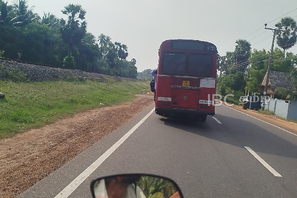 ஆபத்தான பயணத்தில் அரச பேருந்து :அச்சத்தில் பயணிகள் | Passengers Fear On State Bus On Dangerous Journey ஆபத்தான பயணத்தில் அரச பேருந்து :அச்சத்தில் பயணிகள் | Passengers Fear On State Bus On Dangerous Journey