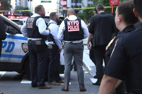 நியூயோர்க்கில் துப்பாக்கிச் சூடு; ஐந்து பேர் உயிரிழப்பு | Shooting In New York Five Dead