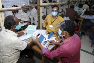 ஈரோடு கிழக்கு இடைத்தேர்தல்: தபால் வாக்குகளில் ஈ.வி.கே.எஸ்.இளங்கோவன் முன்னிலை