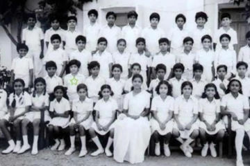 இந்த புகைப்படத்தில் இருக்கும் டாப் நடிகர் யார் தெரியுமா.. என்னது இவர் தானா