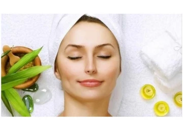 முகம் பளபளப்பாக இருக்க வேண்டுமா? அப்போ இதை ட்ரை பண்ணி பாருங்க! அசந்துடுவீங்க