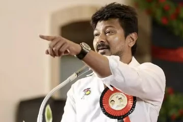 கூட்டணியில் விரிசல் விழாதா என 2 கட்சிகளும் காத்திருக்கின்றன - உதயநிதி ஸ்டாலின்