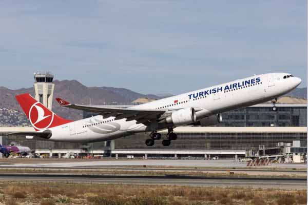 236 பயணிகளுடன் பறந்த விமானத்தில் தீ? அவசரமாக தரையிறக்கம் | Fire On Flight Carrying 236 Passengers