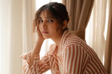 வாணி போஜனா இது.. புது லுக்கில் லேட்டஸ்ட் போட்டோஷூட்