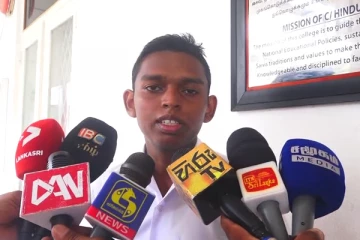 காலத்தின் தேவைக்கருதியே படிப்பை முதன்மைப்படுத்தினேன்: கணித பிரிவில் சாதித்த மாணவன்