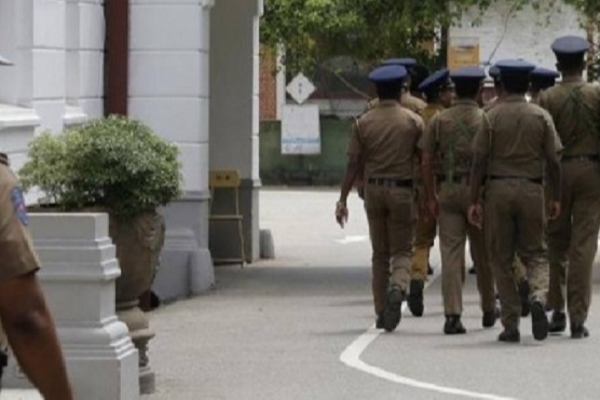 இரத்த காயத்துடன் காவல் நிலையம் சென்ற மாணவி- காவல்துறையினர் வெளியிட்டுள்ள தகவல்! - ஐபிசி தமிழ்