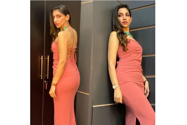முன்னணி நடிகைகளை மிஞ்சும் அளவிற்கு போட்டோஷூட் நடத்திய VJ பாவனா.. இணையத்தில் வைரல் | Vj Bhavana Photoshoot