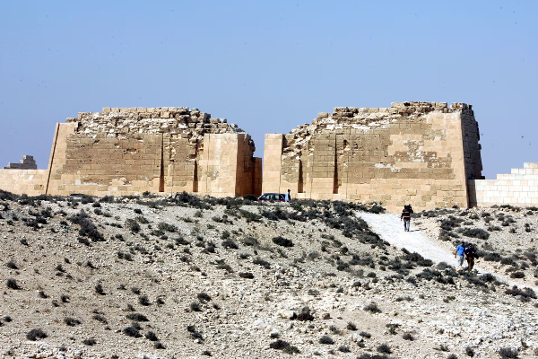 எகிப்தில் கண்டுபிடிக்கப்பட்ட மர்ம சுரங்கப்பாதை | Mysterious Tunnel Discovered In Egypt