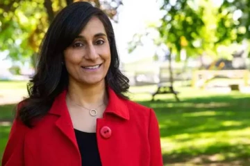 கனடாவில் பிரதமர் போட்டியிலிருந்து விலகுவதாக அறிவித்த அனிதா இந்திரா!