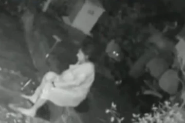 மிரட்டிய சிறுத்தை..டஃப் கொடுத்த மூதாட்டி.. திக் திக் நிமிடங்கள்