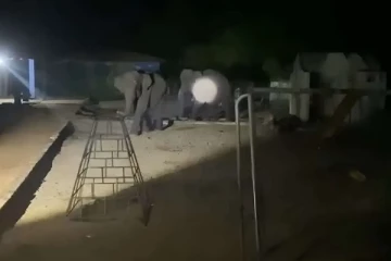 நள்ளிரவில் பாடசாலைக்குள் புகுந்த காட்டுயானைகள் ; அச்சத்தில் வாழும் தமிழர் பகுதி மக்கள்