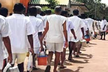 12 வருடங்களின் பின் உறவினர்களுடன் ஒன்று சேர்ந்த  தமிழ் அரசியல் கைதி!