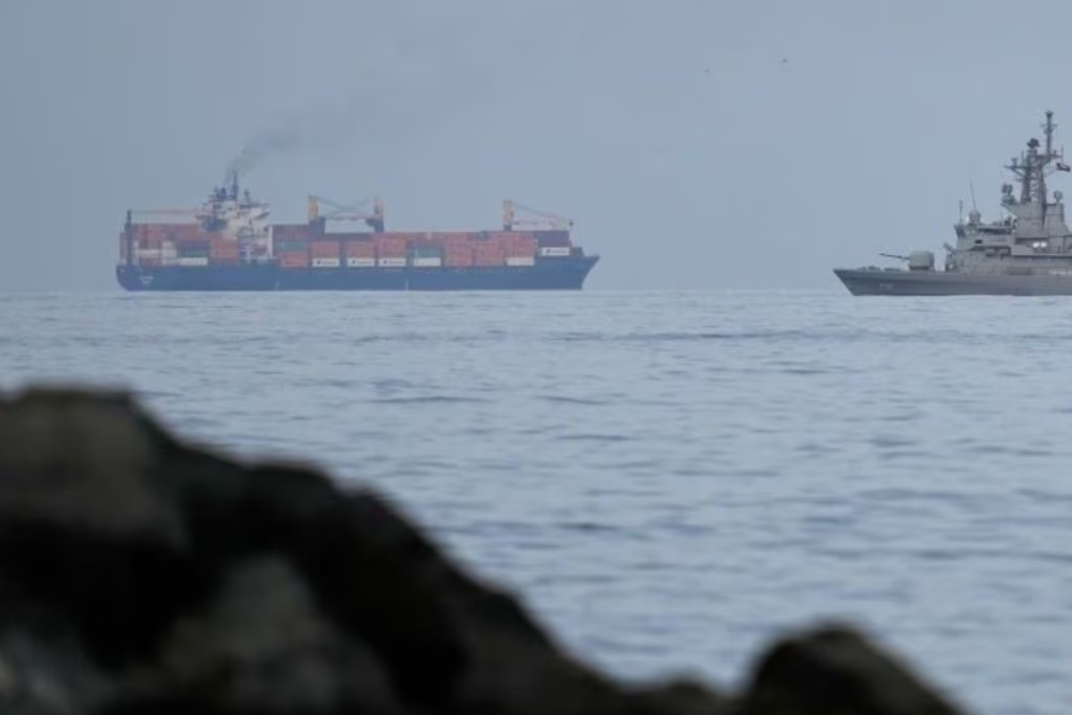 போர் மண்டலமாக ஹோர்முஸ் - எங்களை காப்பாற்றுங்கள்..! பீதியில் கதறும் 20,000 மாலுமிகள் | 2000 Ships 20000 Sailors Hormuz Blockade