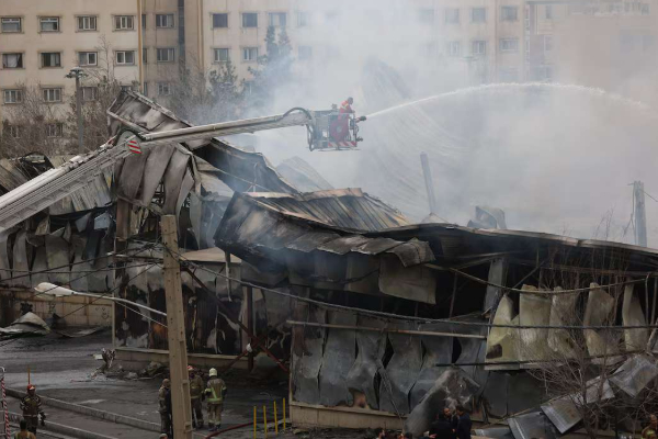ஒரு புறம் அமெரிக்கா ; மறுபுறம் ஈரானில் அரங்கேறும் சோகம் | Massive Fire Breaks Out At Tehran Bazaar ஒரு புறம் அமெரிக்கா ; மறுபுறம் ஈரானில் அரங்கேறும் சோகம் | Massive Fire Breaks Out At Tehran Bazaar