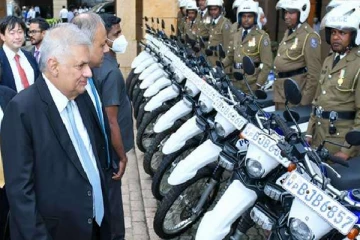 இலங்கைப் பொலிஸாருக்கு மோட்டார் சைக்கிள்கள் , கணனிகளை வழங்கிய சீனா