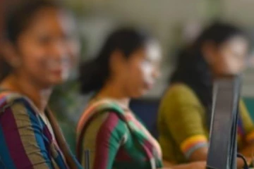 பயண தடை நீக்கப்பட்டாலும் அரச ஊழியர்களை பணிக்கும் அழைக்கும் நடவடிக்கையில் கட்டுப்பாடு