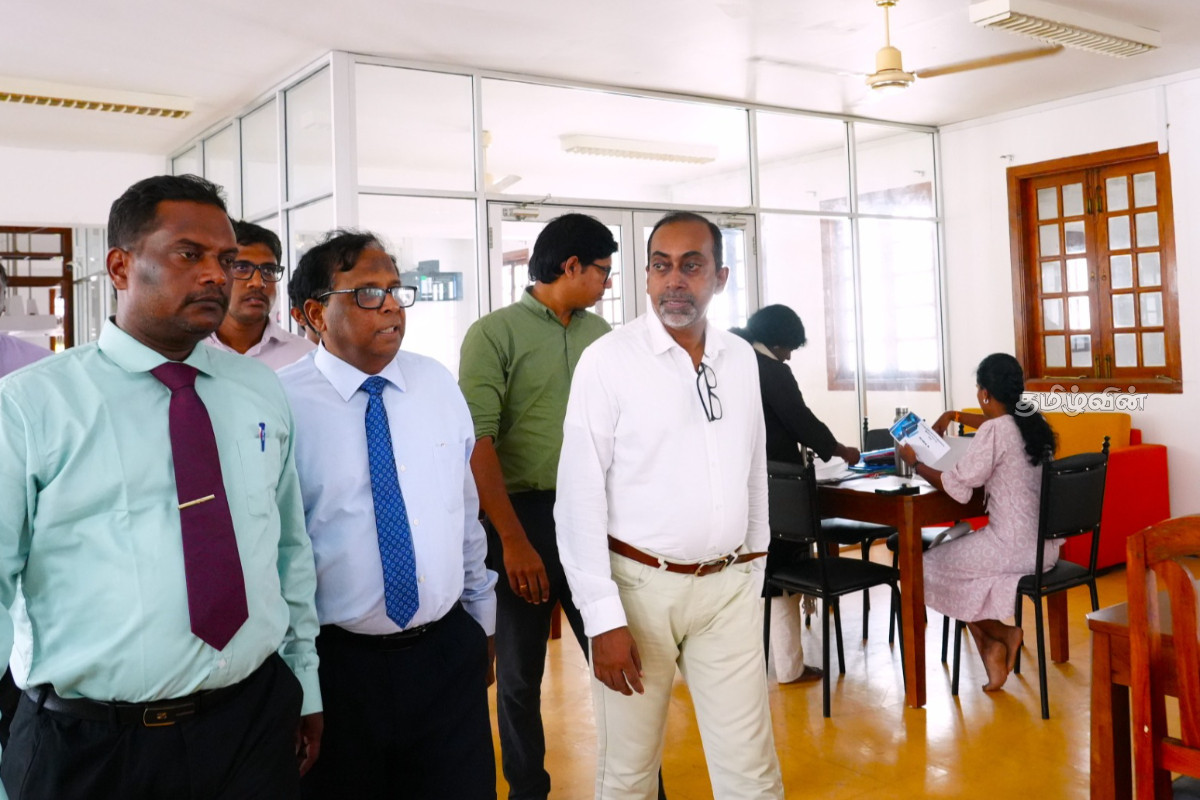 யாழ்.பொது நூலகத்திற்கு அமைச்சர் ஹினிதும சுனில் செனவி விஜயம் | Hiniduma Sunil Senevi Visits Jaffna Public Library யாழ்.பொது நூலகத்திற்கு அமைச்சர் ஹினிதும சுனில் செனவி விஜயம் | Hiniduma Sunil Senevi Visits Jaffna Public Library