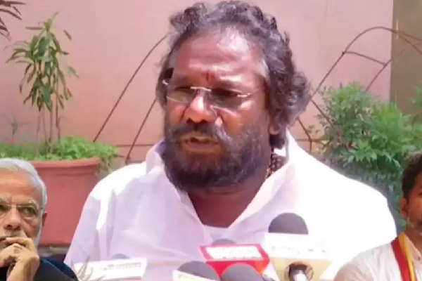 பாஜக பாட்டுக்கு டான்ஸ் ஆடக் கூடிய நடிகர் கிடைச்சுருக்காரு - விளாசிய கருணாஸ் | Karunas Slams Vijay And Edappadi In Chennai