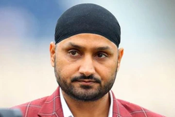 கழுத்தின் மேல் கத்தி தொங்குகிறது - மூத்த வீரர்களை எச்சரித்த ஹர்பஜன் சிங்