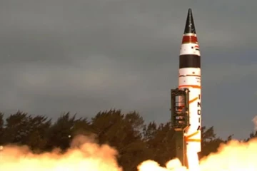 විවිධ මාදිලියන්ට අයත් අධිබලැති මිසයිල 10ක් උතුරු කොරියාව එක වර අත්හදා බලයි..