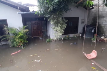 நீர்கொழும்பின் பல பகுதிகளிலும் வெள்ளம்; மக்கள் உறவினர் வீடுகளில் தஞ்சம்