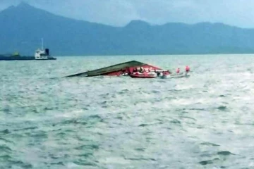 இரண்டாக பிளந்த படகு; 150 பேர் பரிதாபமாக பலி