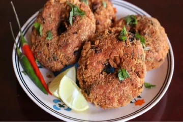 வீட்டிலேயே செய்யலாம் மணக்க மணக்க இறால் வடை ரெசிபி இதோ இருக்கே!