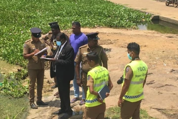 வவுனியா குளத்தில் மீட்கப்பட்ட இளைஞனின் சடலம்! அடையாளம் காண உதவுமாறு பொலிஸார் கோரிக்கை (Photos)