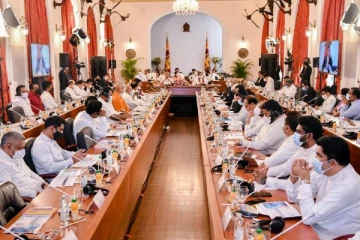 ரிஷாட் தலைமையிலான கட்சியின் உறுப்பினர்கள் சர்வ கட்சி மாநாட்டில்- பறிக்கப்பட்டது பதவி!