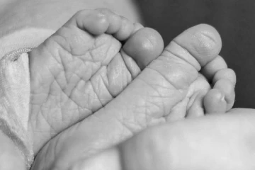 மயங்கிய நிலையில் அமெரிக்காவில் தரையிங்கிய ஆப்கான் பச்சிளம் குழந்தை மரணம்! நடுவானில் என்ன நடந்தது?