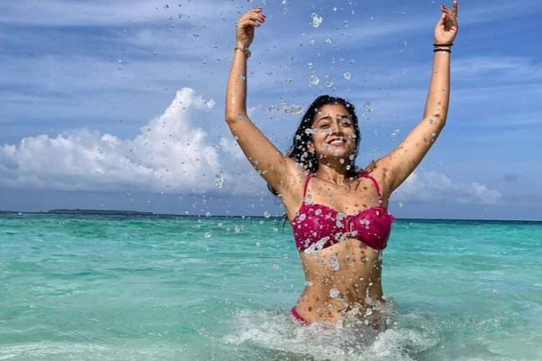 உச்சக்கட்ட கவர்ச்சியை காட்டும் ஸ்ரேயா! குழந்தை பெற்ற பின்னும் இப்படியா? | Shreya Showing The Ultimate Charm