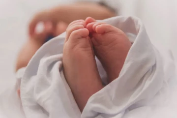 பிறந்து 39 நாட்களே ஆன பெண் குழந்தை..14வது மாடியில் இருந்து தூக்கி வீசிய தாய்