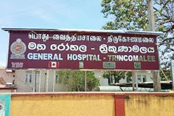 இலங்கையில் சிறுவனுக்கு நேர்ந்த அசம்பாவிதம்: அதி தீவிர சிகிச்சை பிரிவில் அனுமதி | Door Fell On The Boy Admission To Icu Trincomalee