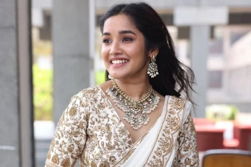 அனிகா சுரேந்திரன் கியூட் போட்டோஷூட்