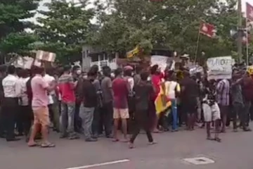 රට පුරාම පැවැත්වෙන දැවැන්ත විරෝධතාවන් - නවතම දර්ශන සහිතයි..(LIVE VIDEO)