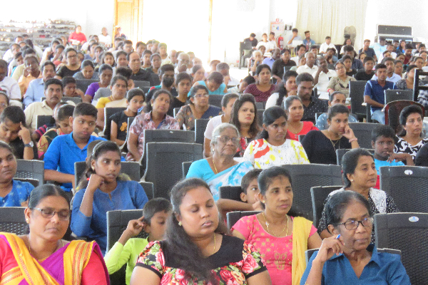 ஆண்டுகள் மறைந்தும் மாறாத வேதனை ; பலத்த பாதுகாப்புக்கு மத்தியில் பெரிய வெள்ளி ஆராதனைகள்!(Photos) | Big Friday Prayers Amid Tight Security Easter