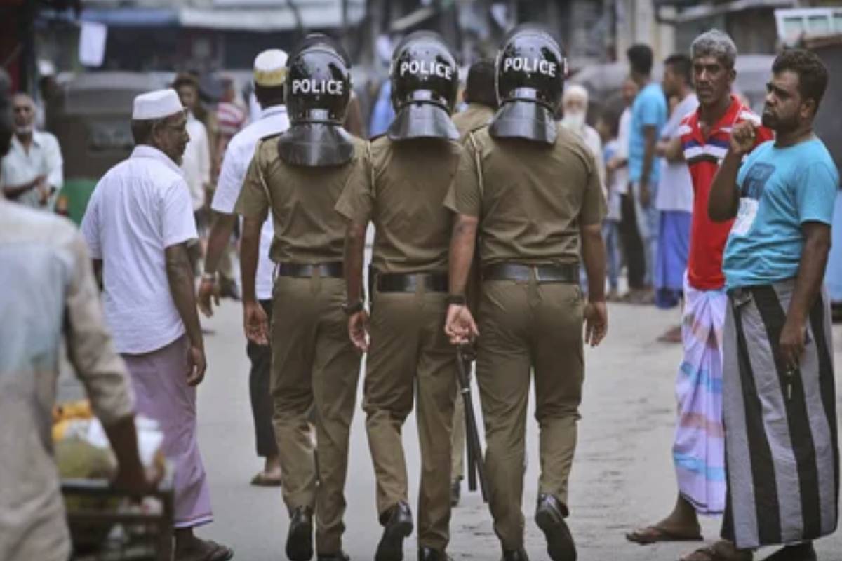 இரகசிய தகவலால் முற்றுகையிடப்பட்ட வீடு ; மீட்கப்பட்ட பொருளால் ஷாக் | Secret Tip Leads To House Raid Shocking Discovery