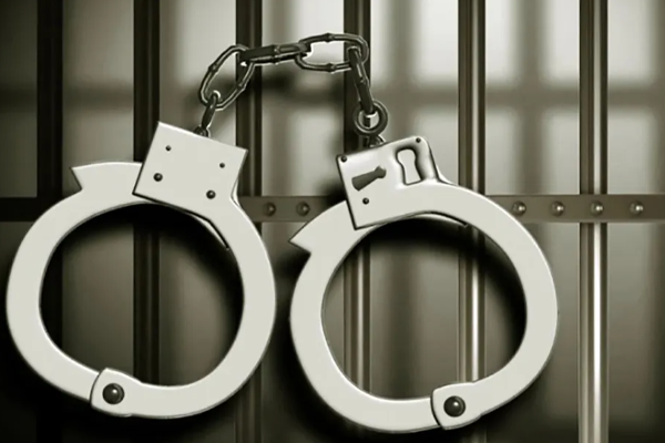பேஸ்புக் களியாட்டம்; அதிரடியாக கைதுசெய்த பொலிஸார்! | Facebook Party Arrested By The Police