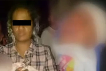 குழந்தை கீழே விழுந்தமை தெரியாமல் சுற்றுலா பயணம் சென்ற குடும்பம்