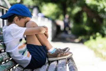 சளியை குணமாக்க 5 வயது சிறுவனை சிகரெட் பிடிக்க வைத்த மருத்துவர்