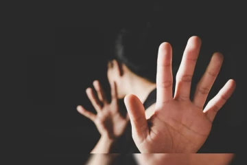 19 வயது இளம்பெண் பாலியல் துஷ்பிரயோகம்; இரு இளைஞர்கள் கைது!